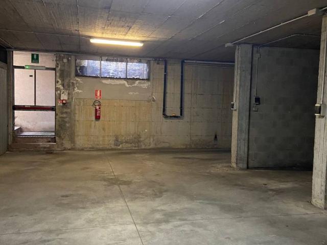 Box in vendita a Borgo Uriola, Piemonte