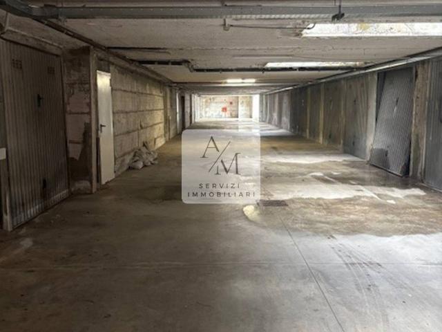 Box in vendita a Rodano, Lombardia