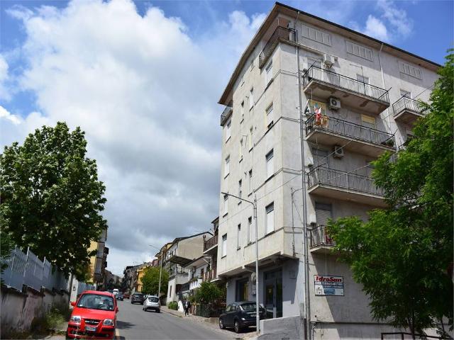 Box in vendita a Roggiano Gravina, Cosenza
