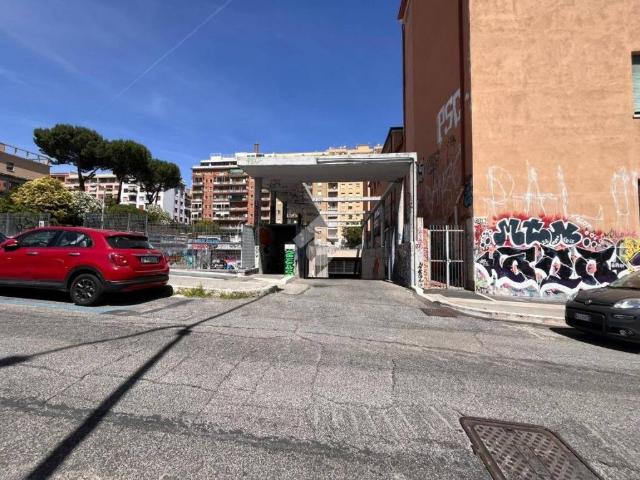 Box in vendita a Municipio Roma VII, Roma Capitale