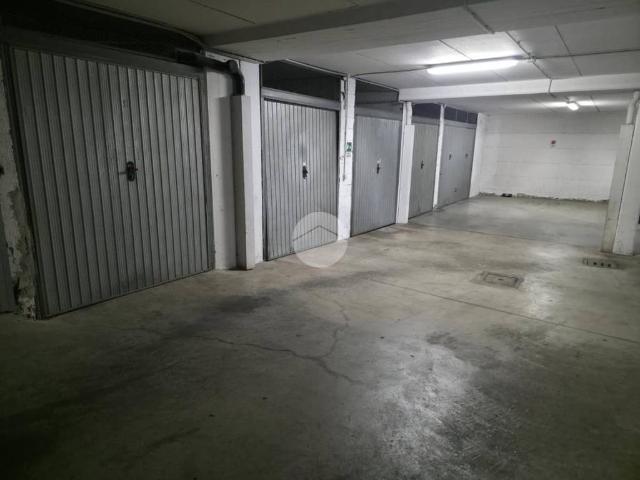 Box in vendita a San Basilio, Roma