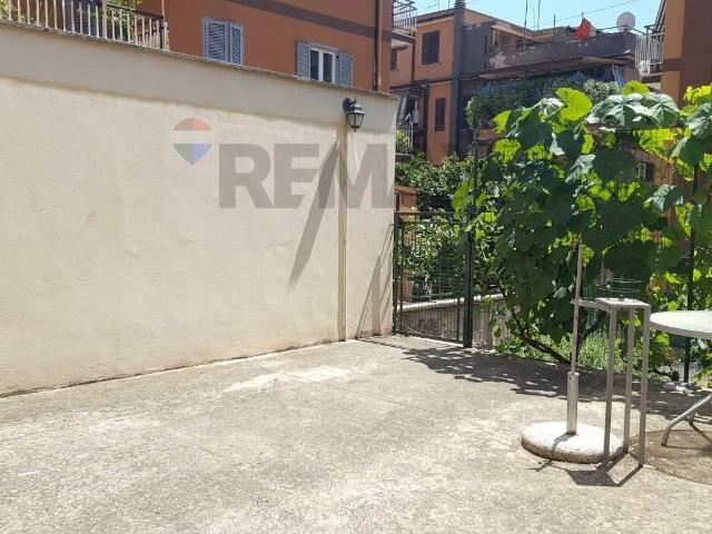 Box in vendita a San Basilio, Roma