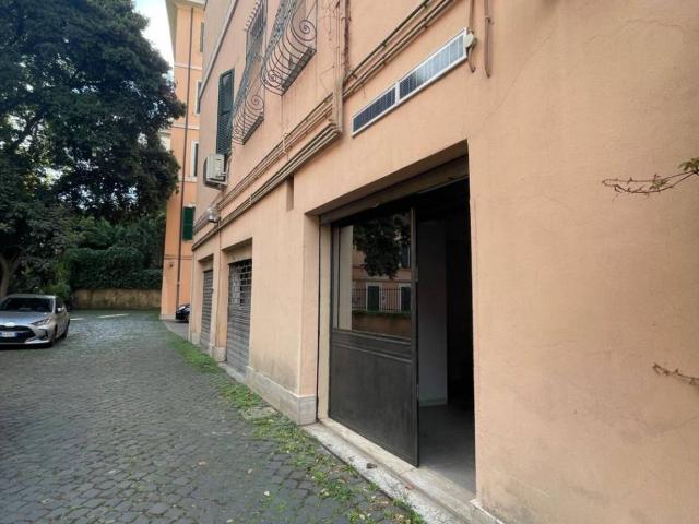 Box in vendita a Pinciano, Roma