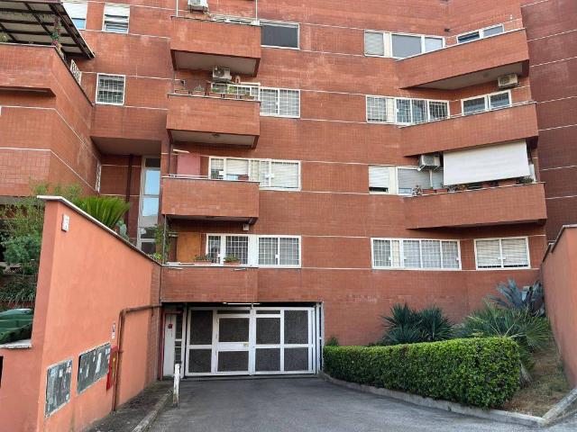 Box in vendita a Mostacciano, Roma Capitale