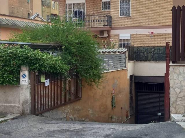 Box in vendita a Municipio Roma V, Roma Capitale