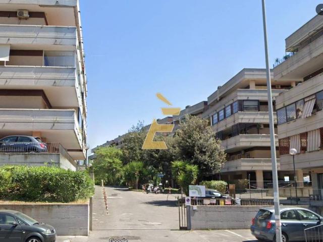Box in vendita a Giardino di Roma, Roma Capitale