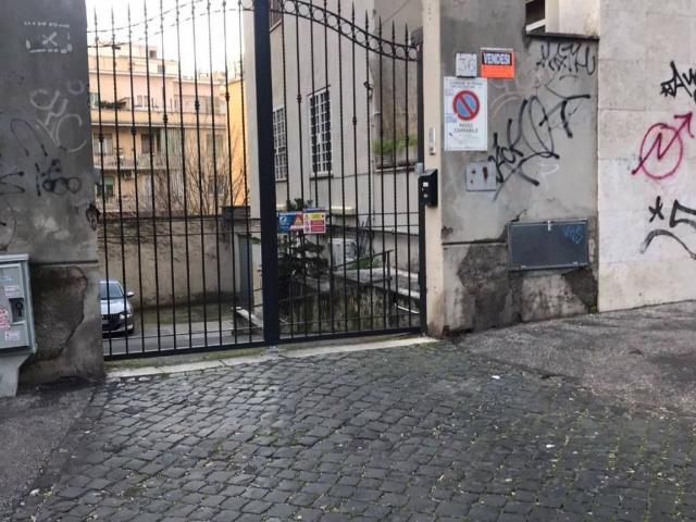 Box in vendita a Trieste, Roma