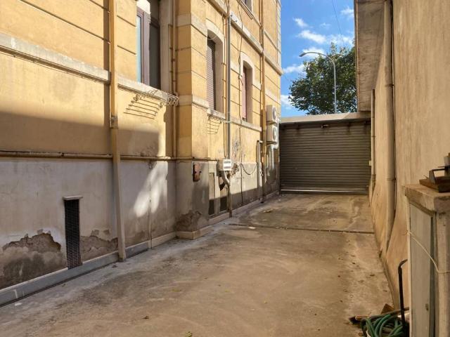 Box in vendita a Municipio Roma XII, Roma Capitale