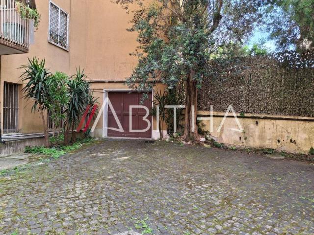 Box in vendita a Monte Sacro Alto, Roma