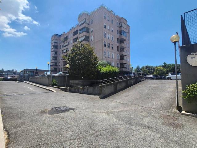 Box in vendita a Mostacciano, Roma Capitale