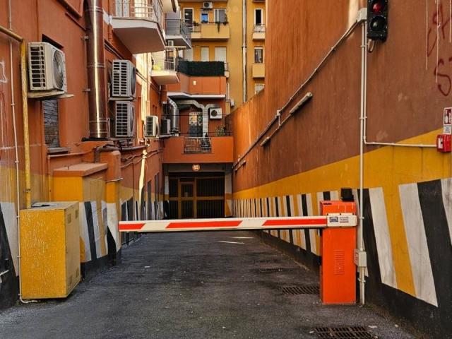 Box in vendita a Municipio Roma VII, Roma Capitale
