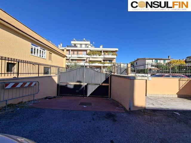 Box in vendita a Finocchio, Roma Capitale