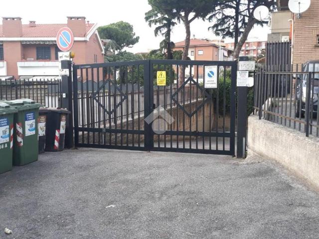 Box in vendita a Villaggio Breda, Roma Capitale