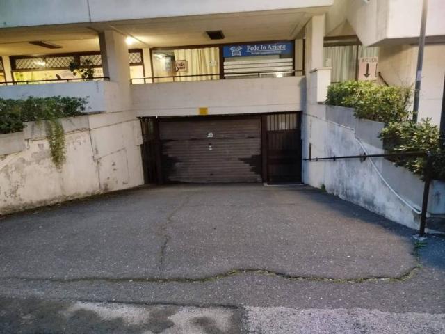 Box in vendita a Spinaceto, Roma Capitale