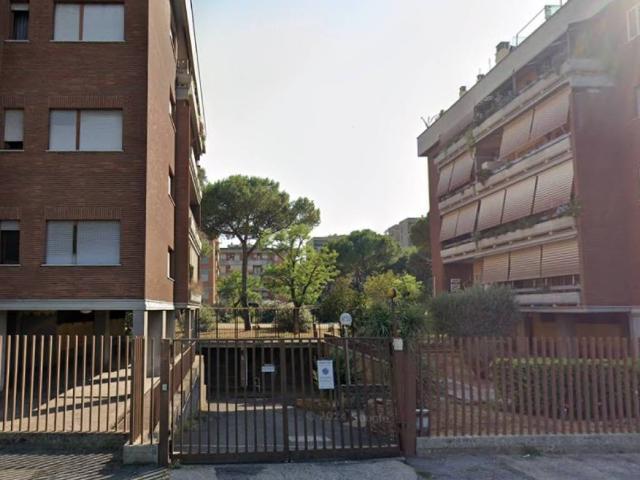 Box in vendita a Don Bosco, Roma Capitale