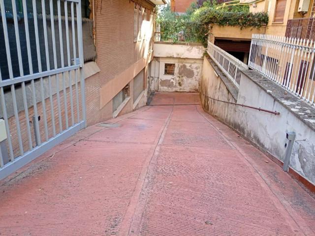Box in vendita a Monte Sacro Alto, Roma