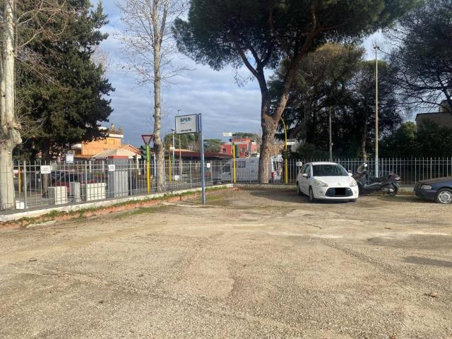 Box in vendita a Municipio Roma X, Roma Capitale
