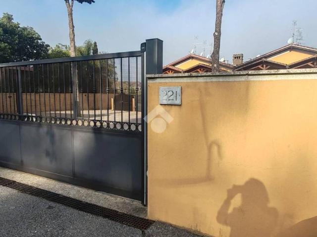 Box in vendita a Stagni di Ostia, Roma Capitale