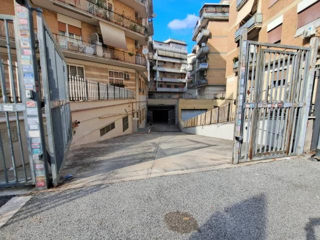 Box in vendita a Collatino, Roma Capitale