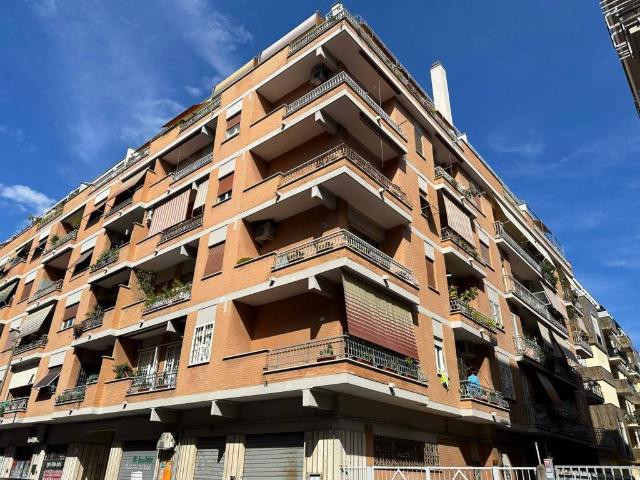 Box in vendita a Lido di Ostia, Roma Capitale