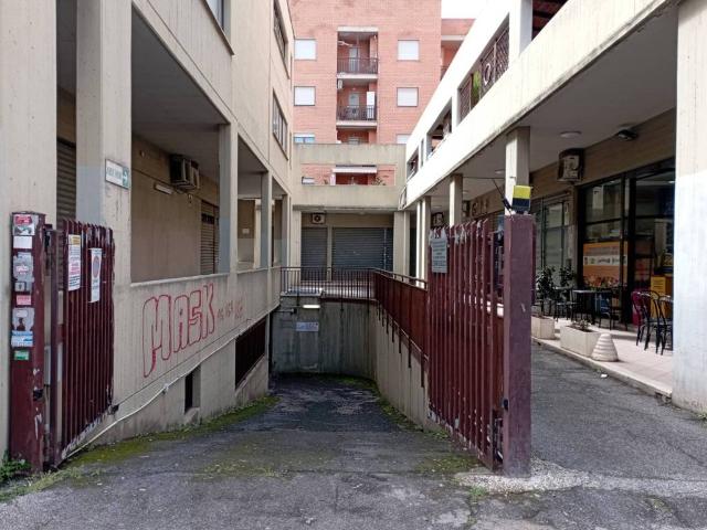 Box in vendita a Casal Palocco, Roma