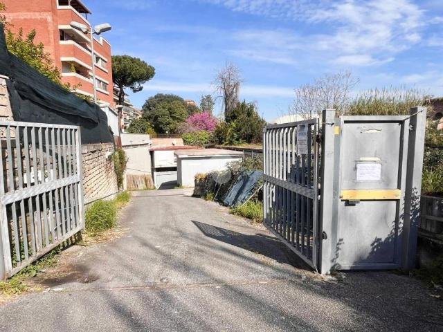 Box in vendita a Municipio Roma VII, Roma Capitale
