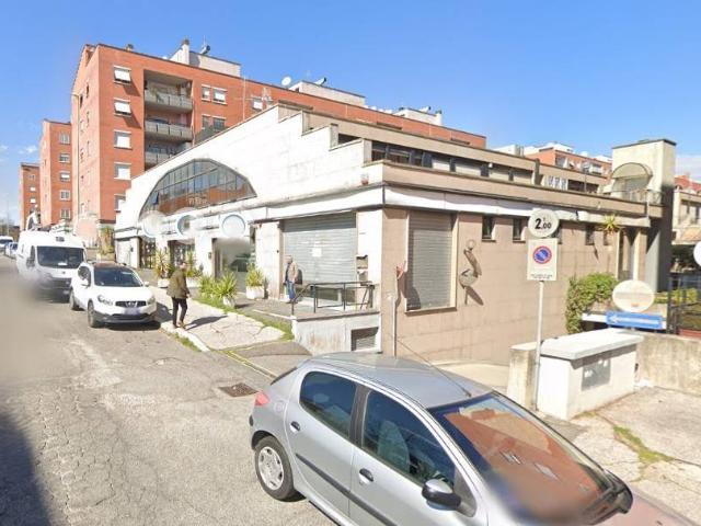 Box in vendita a San Basilio, Roma