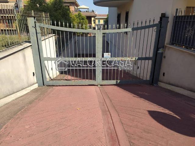 Box in vendita a Finocchio, Roma Capitale