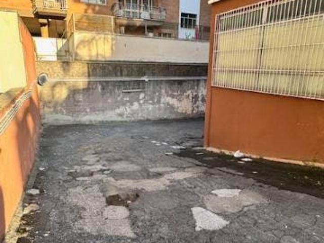 Box in vendita a Collatino, Roma