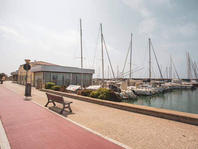 Box in vendita a Lido di Ostia, Roma Capitale