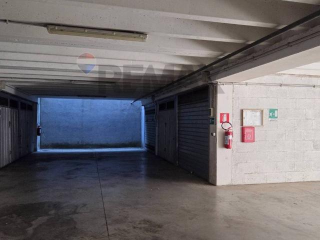 Box in vendita a Fonte Ostiense, Roma