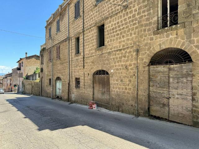 Box in vendita a Ronciglione, Lazio