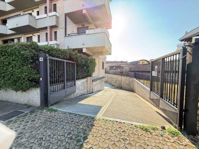 Box in vendita a Rozzano, Lombardia