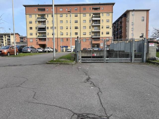 Box in vendita a Rozzano, Lombardia