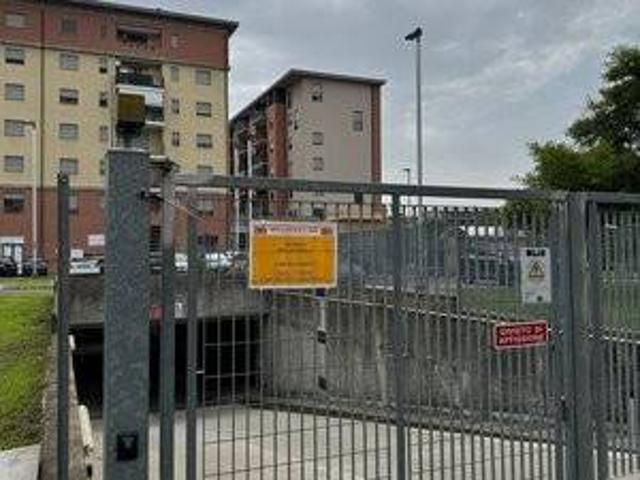 Box in vendita a Rozzano, Lombardia