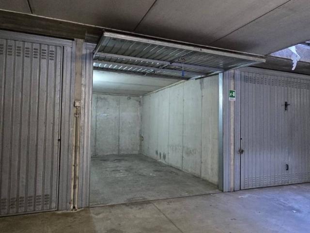 Box in vendita a Cassino Scanasio, Rozzano