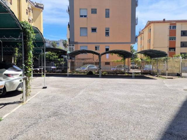 Box in vendita a Salerno, Campania