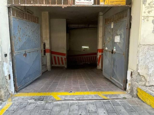 Box in vendita a Salerno, Campania