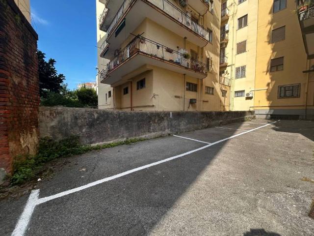 Box in vendita a Salerno, Campania