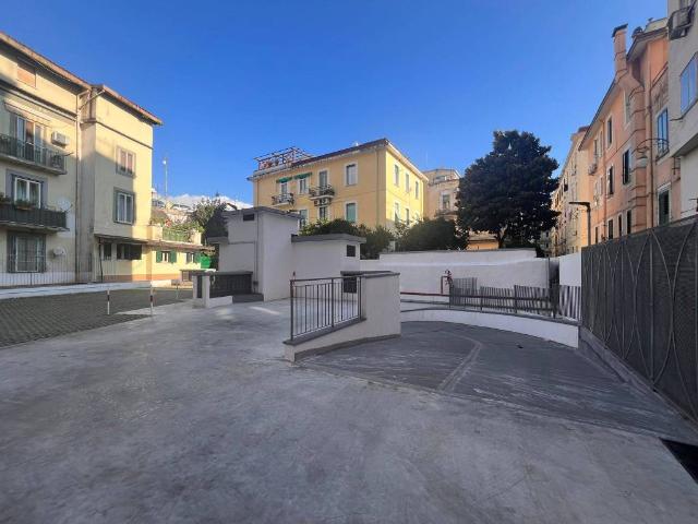 Box in vendita a Salerno, Campania