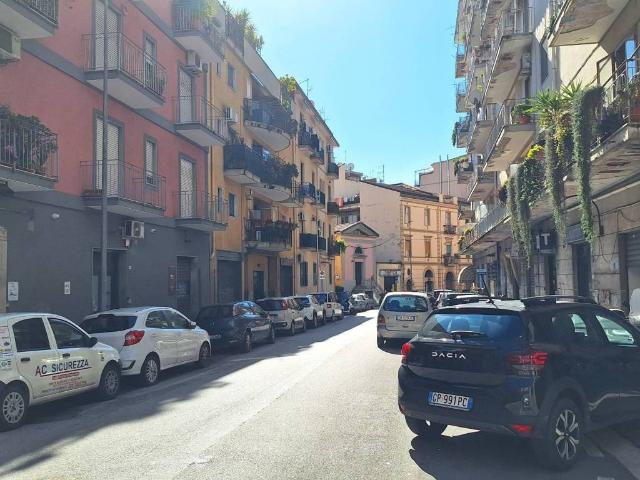 Box in vendita a Salerno, Campania