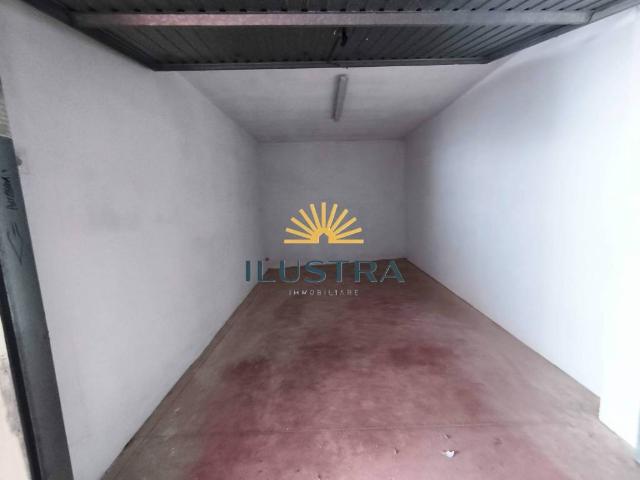 Box in vendita a Paese Alto, Marche