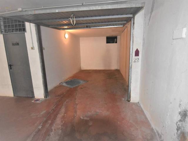 Box in vendita a Mare, Marche