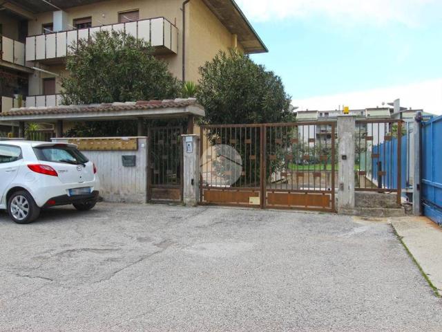 Box in vendita a Ragnola, Marche