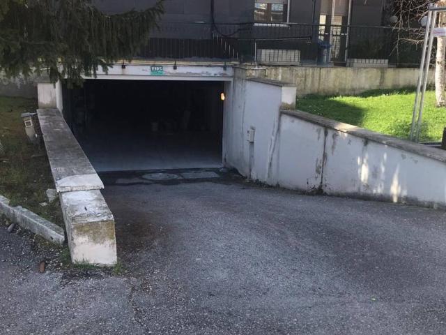 Box in vendita a Ragnola, Marche