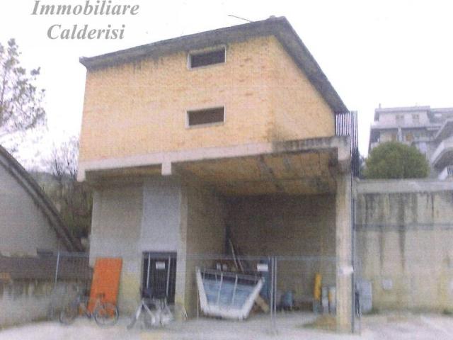 Box in vendita a Ragnola, Marche