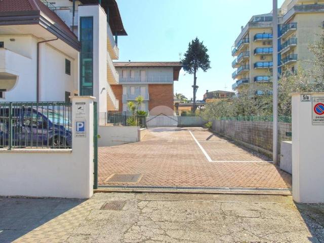 Box in vendita a Ragnola, Marche