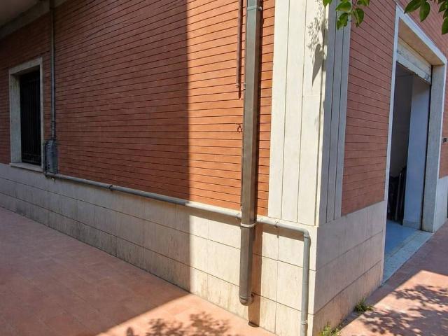 Box in vendita a Paese Alto, Marche