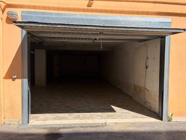 Box in vendita a Ponterotto, Marche
