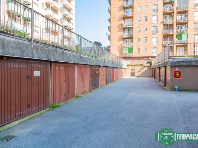 Box in vendita a San Donato Milanese, Lombardia